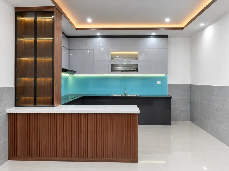 Tủ bếp nhựa Vincoplast chữ U có quầy bar hiện đại HĐ-TBV09