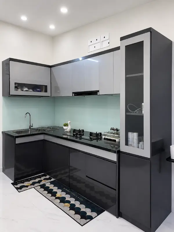Nên làm tủ bếp nhựa Chin Huei Plus hay nhôm kính?