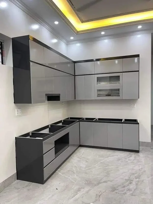 Nên làm tủ bếp nhựa Chin Huei Plus hay nhôm kính?