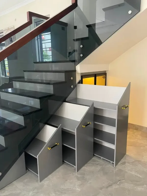 Báo giá thi công trọn gói tủ cầu thang nhựa mới nhất