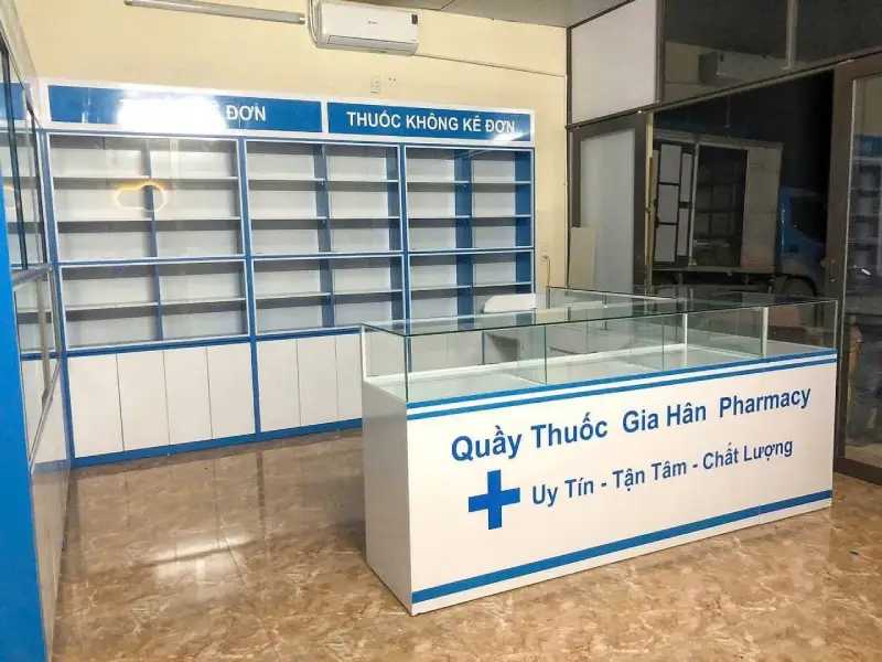Nên làm tủ thuốc bằng nhựa hay gỗ tự nhiên/gỗ công nghiệp MDF